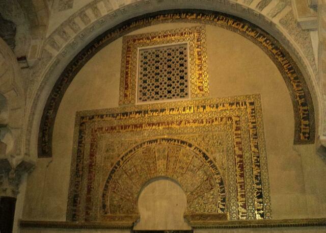 PRACHTVOLL DEKORIERTER MIHRAB