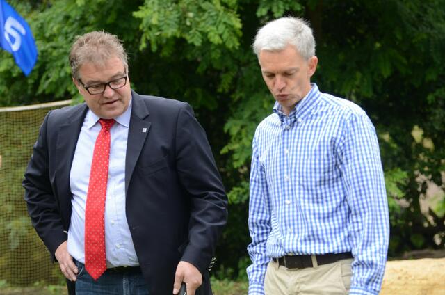 einweihung des adventure-golf-platzes am Blauen See   04  Regionspräsident Jagau, P. Amend