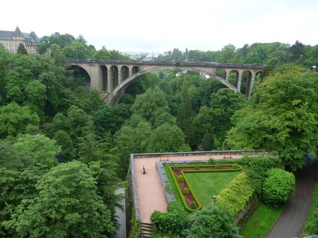 mein erster Ausblick in Luxemburg - trotz Regen eine frische Farbe