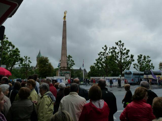 nun gehts zurück zum Bus - der nur kurzen halten darf auf dem Parkplatz zur goldenen Frau