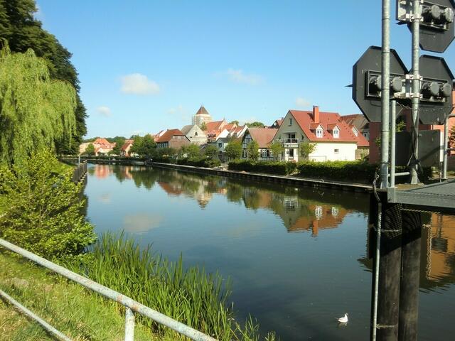 Blick über die Müritz-Elde-Wasserstraße auf Plau am See.