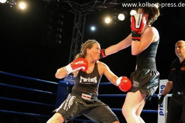 Siegreicher Kampf für Tina Schüßler gegen Mirjam Schneider (rechts) bei der Battle of Augusta Davut Sidal | Foto: www.kolbert-press.de