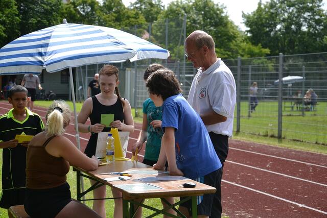 An der Kurzstrecke über 50 und 100 Meter stoppten Organisator Dietfried Wagner und Ellen Draxl-Kronewitter
