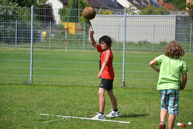 Aha, so geht das mit dem Schleuderball...