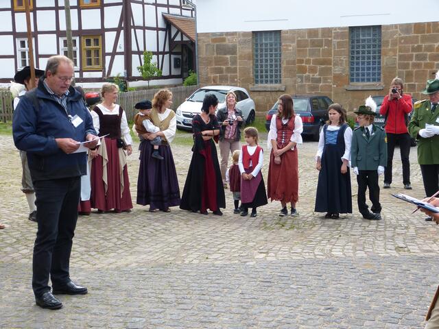 Marketenderinnen und Kinderkönigspaar.