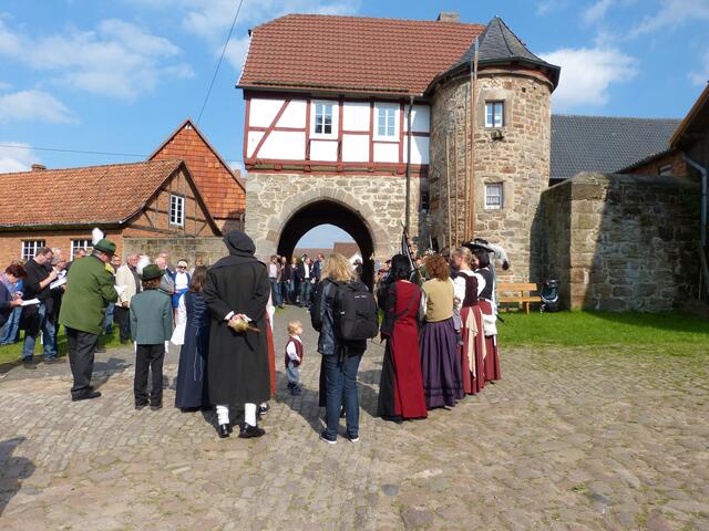 Der Torbogen, früher Torhaus genannt.