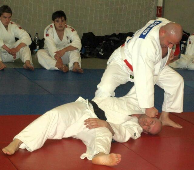 Aus Belgien brachte Grossmeister Bart VanHoeft starke Karate-Techniken für sein Jiu-Jitsu mit - Foto: Kohlstedde