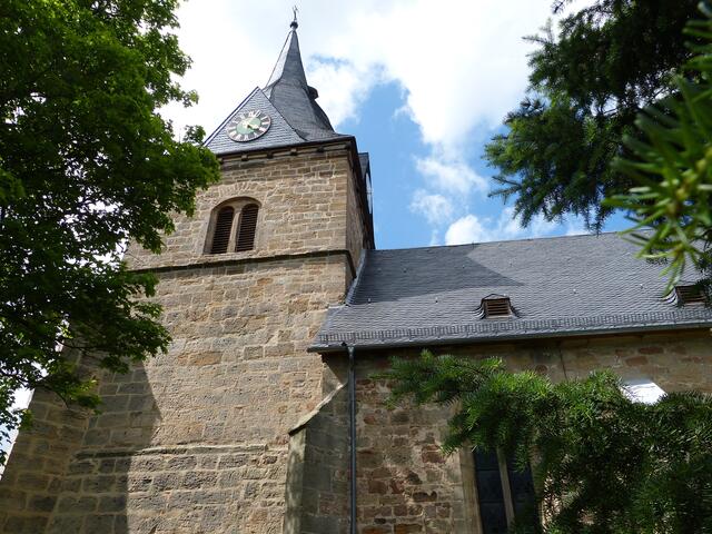 Treffpunkt Kirche. (Alle Fotos: Friedrich Küthe)