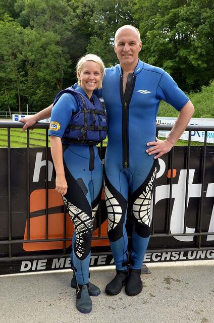 Moderatorin a,tv Angie Roß mit OB Kurt Gribl nach dem gemeinsamen Rafting | Foto: Wolfgang B. Kleiner