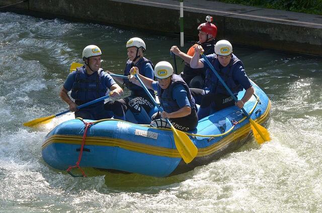 Sebastian Priller jr., Angie Roß, Tina Schüßler, Peter Micheler im Rafting-Boot am Eiskanal | Foto: Wolfgang B. Kleiner