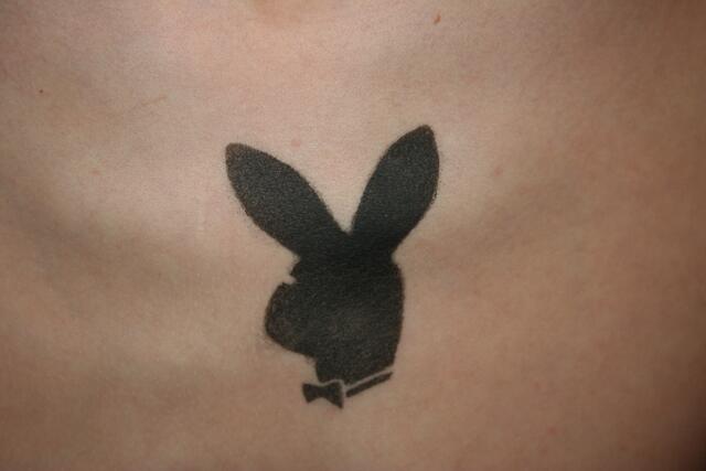 ...und hier gabs einen Playboy auf den Oberkörper!