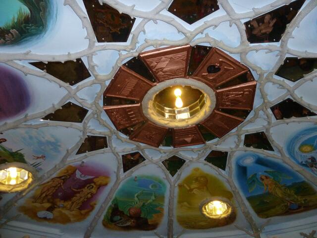 Diese Decke allein ist schon ein Meisterwerk.