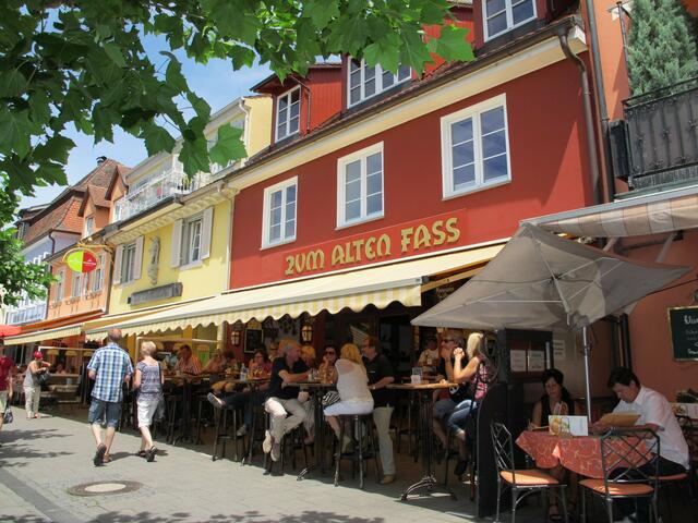 auf der Seeseite waren die Restaurants und Cafes gut besucht