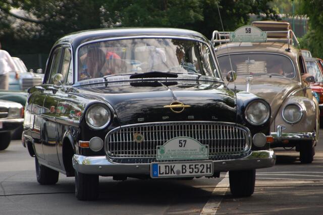 Mit dabei: Opel Fahrzeuge aus den 50iger bis 80iger Jahren.