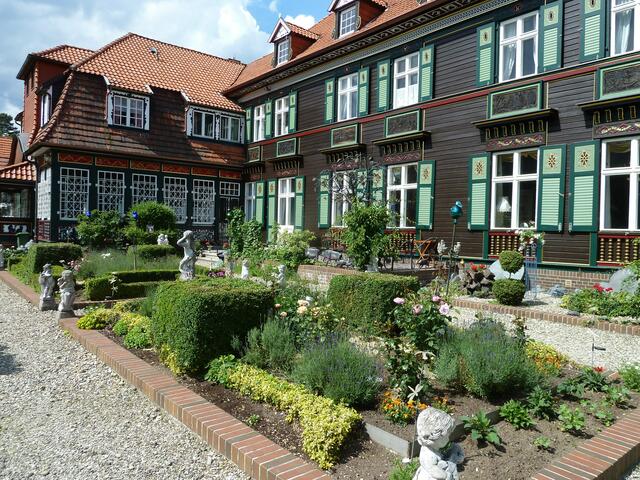 Eine schöne Anlage vor dem Herrenhaus.