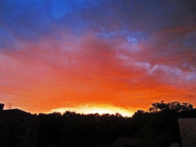 Am 1. Juli 2012 in Hannover.
Der Himmel brennt!