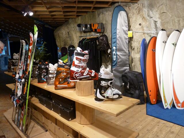 Hier kann man sich alles kaufen,doch auch andere Kleidung gibt es hier,dazu sehr schön.