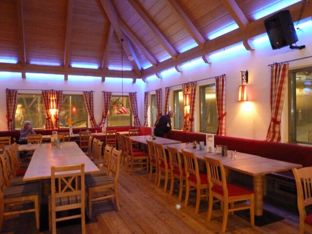 Hier ist es wie in den Almhütten eingerichtet.