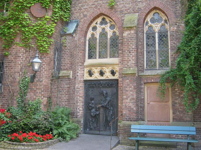 Basilika, Seiteneingang