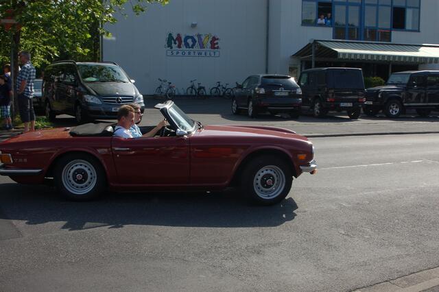 Einer der zahlreichen, verschiedenen britischen Roadstern am Start, hier ein Triumph TR6
