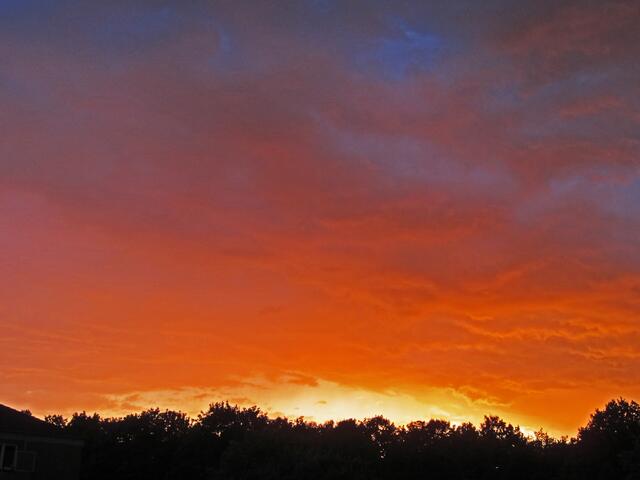 Am 1. Juli 2012 in Hannover.
Der Himmel brennt!