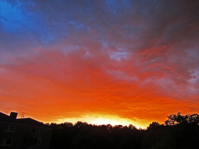 Am 1. Juli 2012 in Hannover.
Der Himmel brennt!