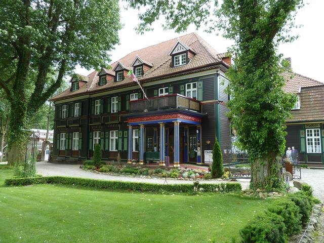 Der Eingang mit Kartenverkauf .