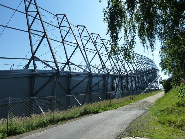 Der Weg entlang des Snow Dome.