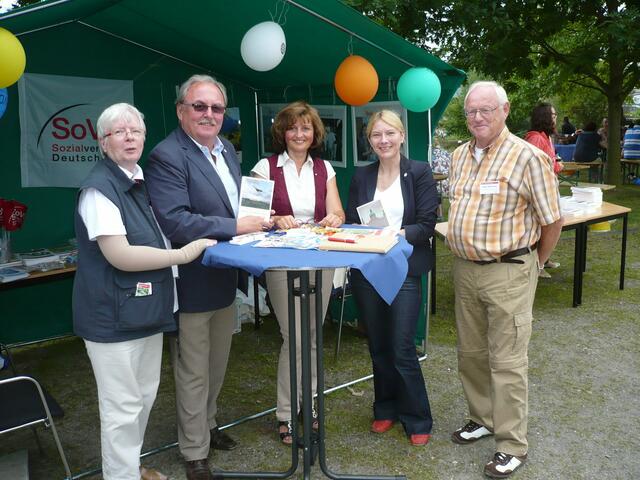 Brigitte Thomas, Hans Egon Seffers SoVD Kreisvorsitzender, Autorin Marion Griffiths-Karger, Kreisgeschäftsführerin Britta Weizenegger, Kreisschatzmeister Jürgen Wattenberg
