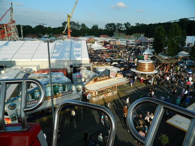 Das große Festzelt der Schützen