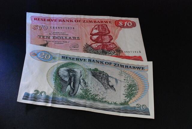 30 Simbabwe Dollar (1995) - heute wären das 0,06 Euro