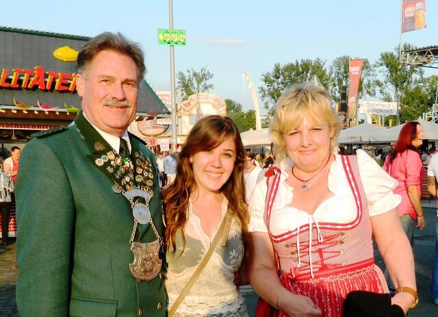 Ein Königspaar mit Gast aus Bolivien