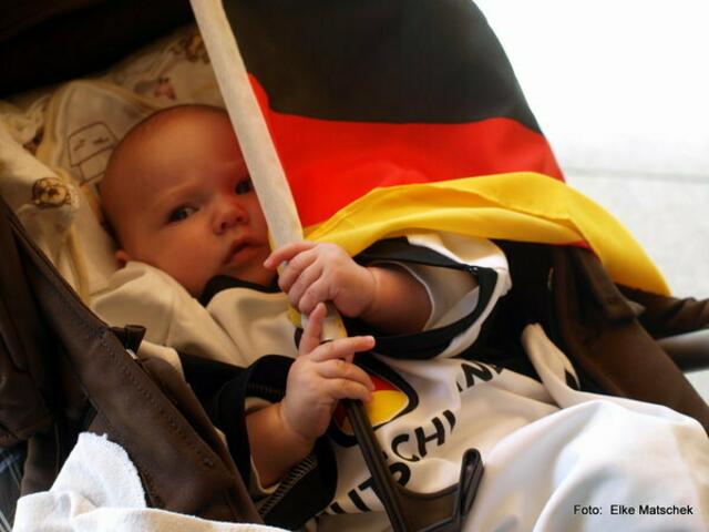 Früh übt sich, wer ein Fußballfan werden will | Foto: Elke Matschek