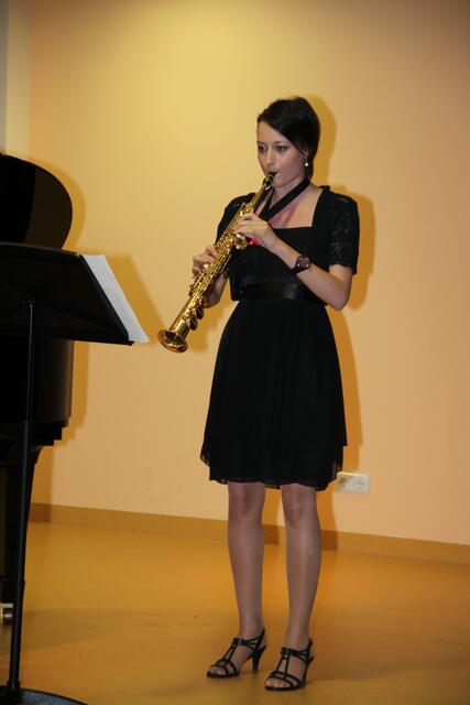 Eva Sing überzeugte auf dem Sopransaxofon mit dem Werk "Souvenir de la Savoi" von Jean-Baptiste Singelée.