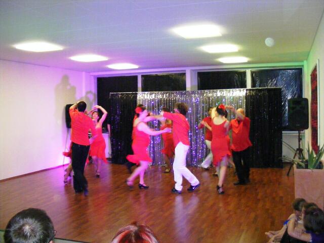 Auftrittsgruppe Salseros de Corazón
" Salsa-Rueda zu "Temba, Tumba, Timba"