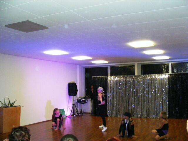 Kindertanzgruppe Little P´s und ihre Trainerin Becci