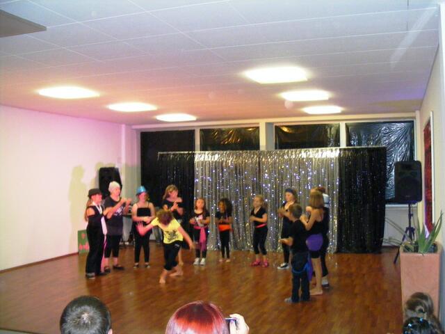 Kindertanzgruppe Little P´s "Streetdance zu den Sommerhits 2011/2012"