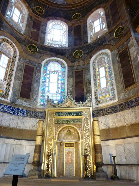 Das mihrab, die nach Mekka weisende Gebetsnische