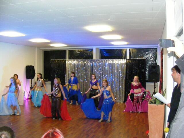 Kindertanzgruppe Setarah "Pop-Oriental mit Schleier auf Eyes like yours von Shakira"