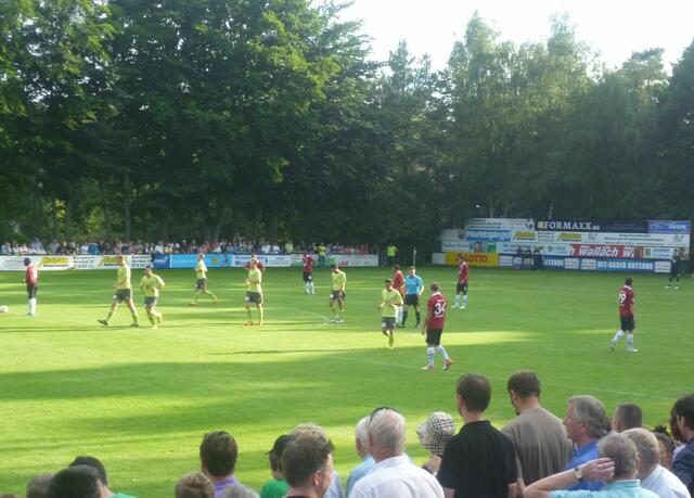 Kurz nach dem 1:0 für Ramlingen durch Mark Wielitzka, die Spieler laufen zurück