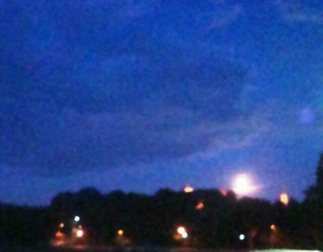 Der Mond über dem Friedberger Schloss