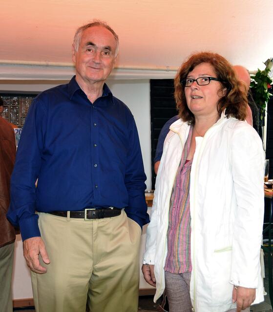 Reinhard Martinsen und Dr. Gudrun Koch im Gespräch beim Sommerfest der „Hohen Tonkoppel“.