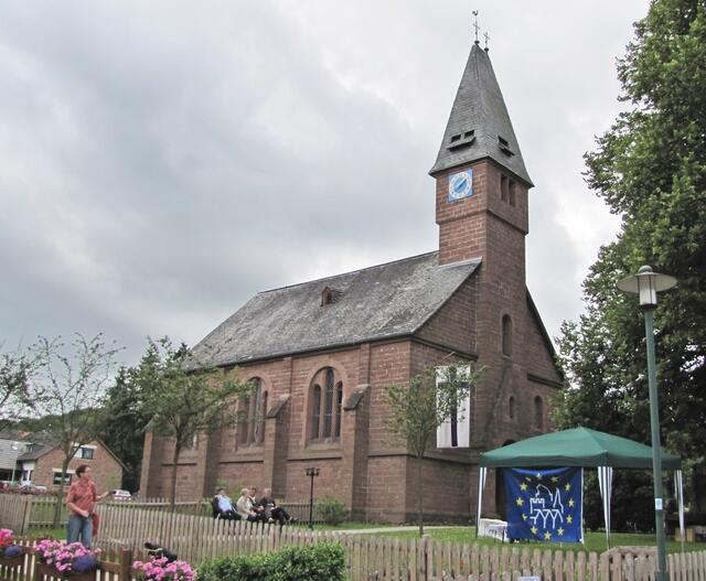 Im Jahre 1875 anstelle der alten Fachwerkkirche erbaut.
