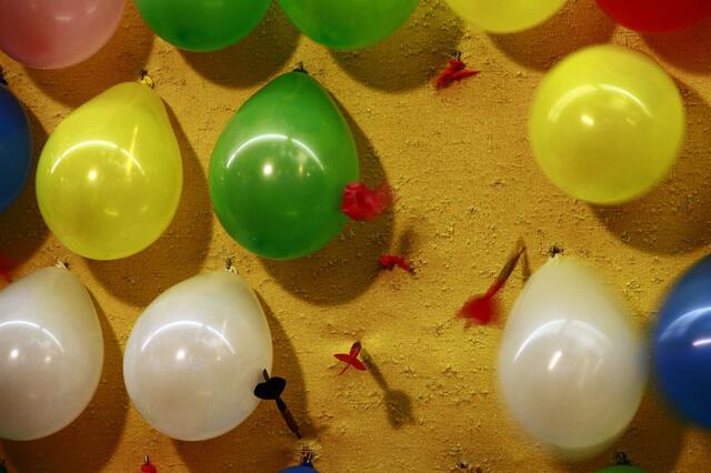 beim Ballon - werfen versuchten wir uns mehrfach