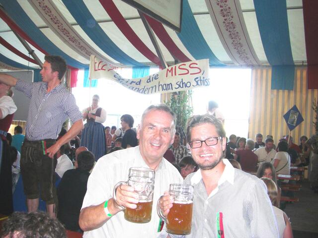 Karl-Heinz Wagner ( Ehrenmitglied b. TSV Gersthofen ) mit Stadtrat Matthias Götz