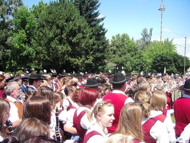 ca. 900 Musikanten spielen gemeinsam