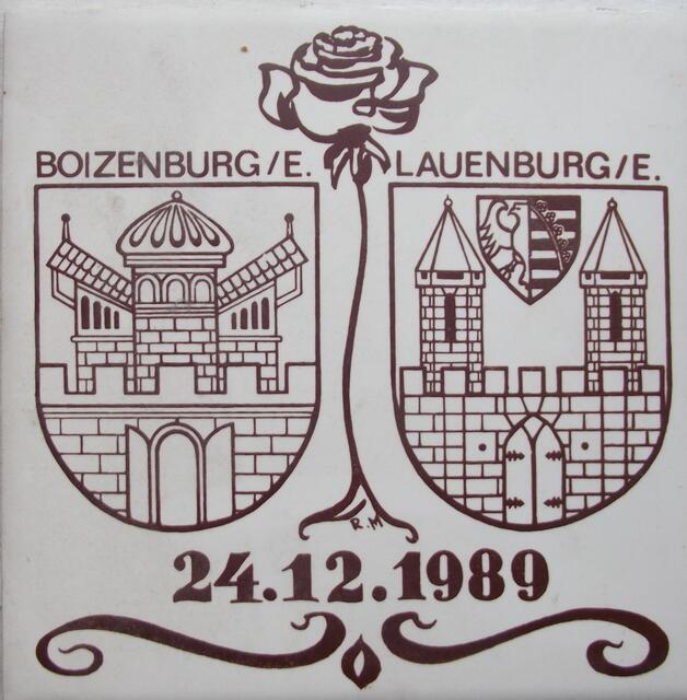 Dieses Datum ist WÖRTLICH zu nehmen. Diese beiden Partnerstädte trennte viele Jahre ein mehrfacher Zaun, und verbunden waren durch durch die alte Reichsstraße 5 und 2,5 Grenzkontrollpunkte.