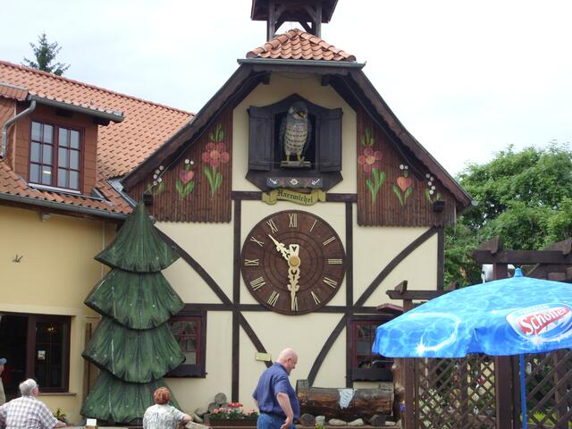 Harzer Kuckucksuhrenfabrik, Gernrode; der Kuckuck ruft!