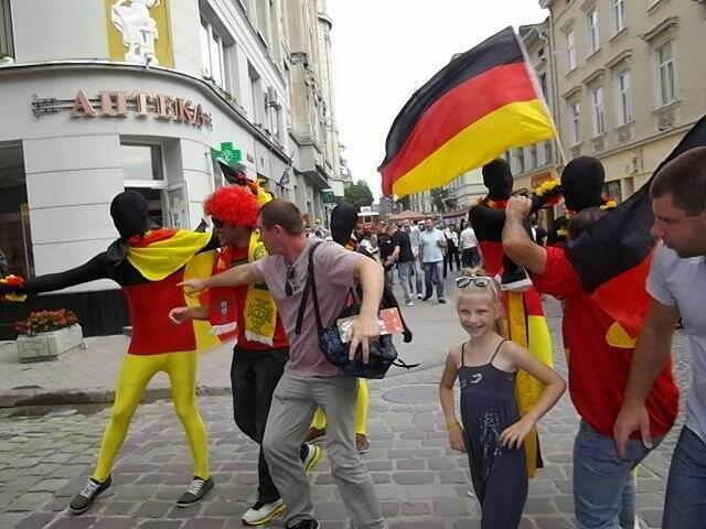Deutschland-Fans in den Straßen von Lemberg | Foto: Ewgenij Steijner
