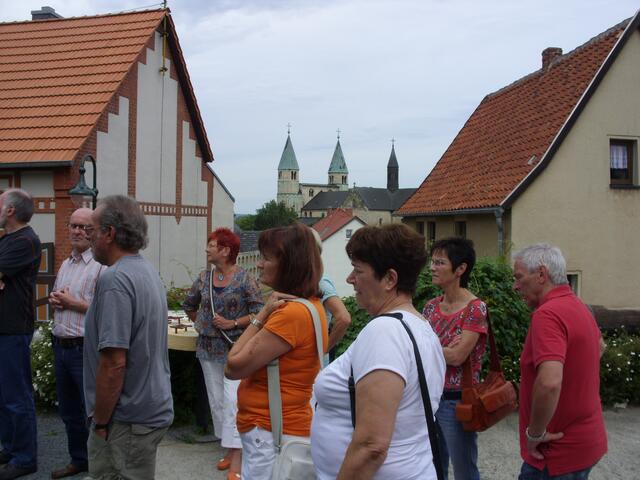 Alle warten gespannt auf den Kuckuck.
